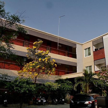Pakdee House Hotel Удон Тани Екстериор снимка