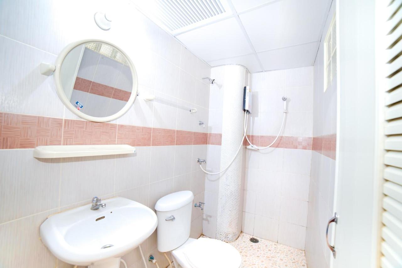 Pakdee House Hotel Удон Тани Екстериор снимка