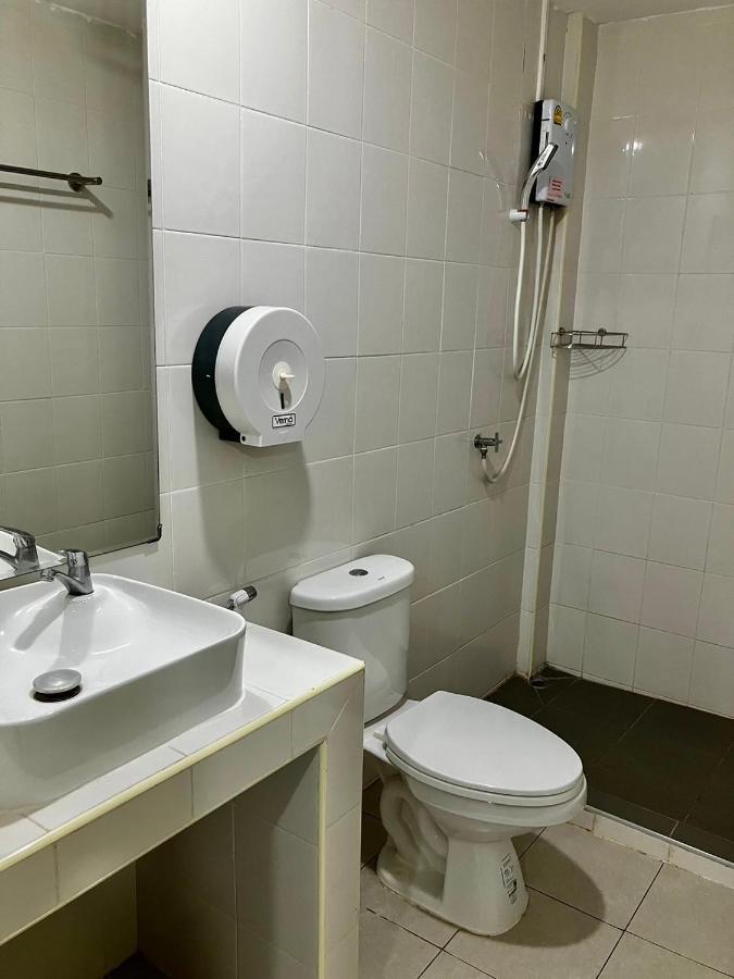 Pakdee House Hotel Удон Тани Екстериор снимка
